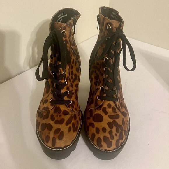 Bamboo Womens Platform Chunky Heel Boots Sz 8.5 Chunky Leopard Print Lace Up - Picture 2 of 9